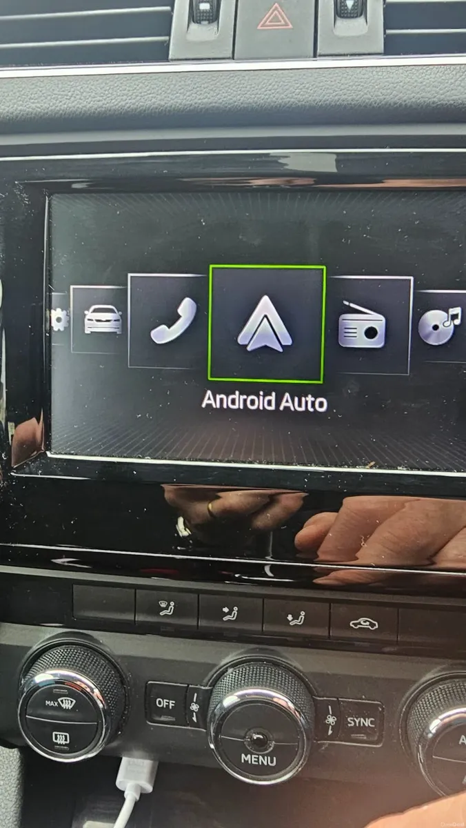 Skoda Octavia 2016 Combi Style (New NCT) - Image 2