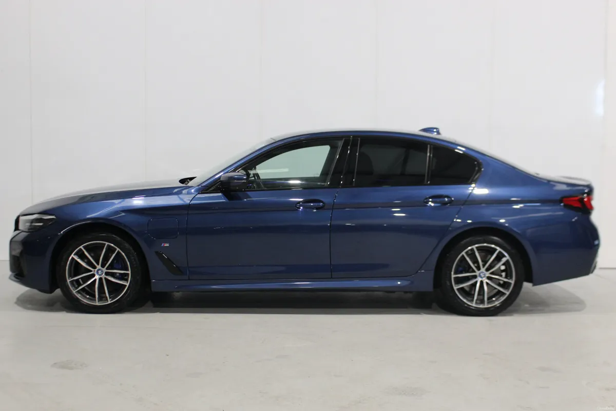 BMW 5-Series 2021 - Image 4