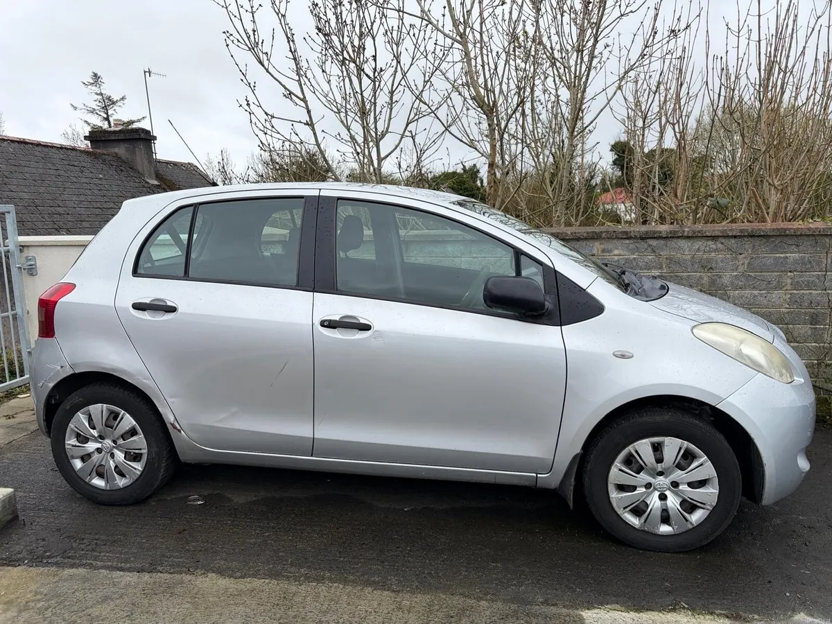 Toyota Yaris 2009 - Image 2