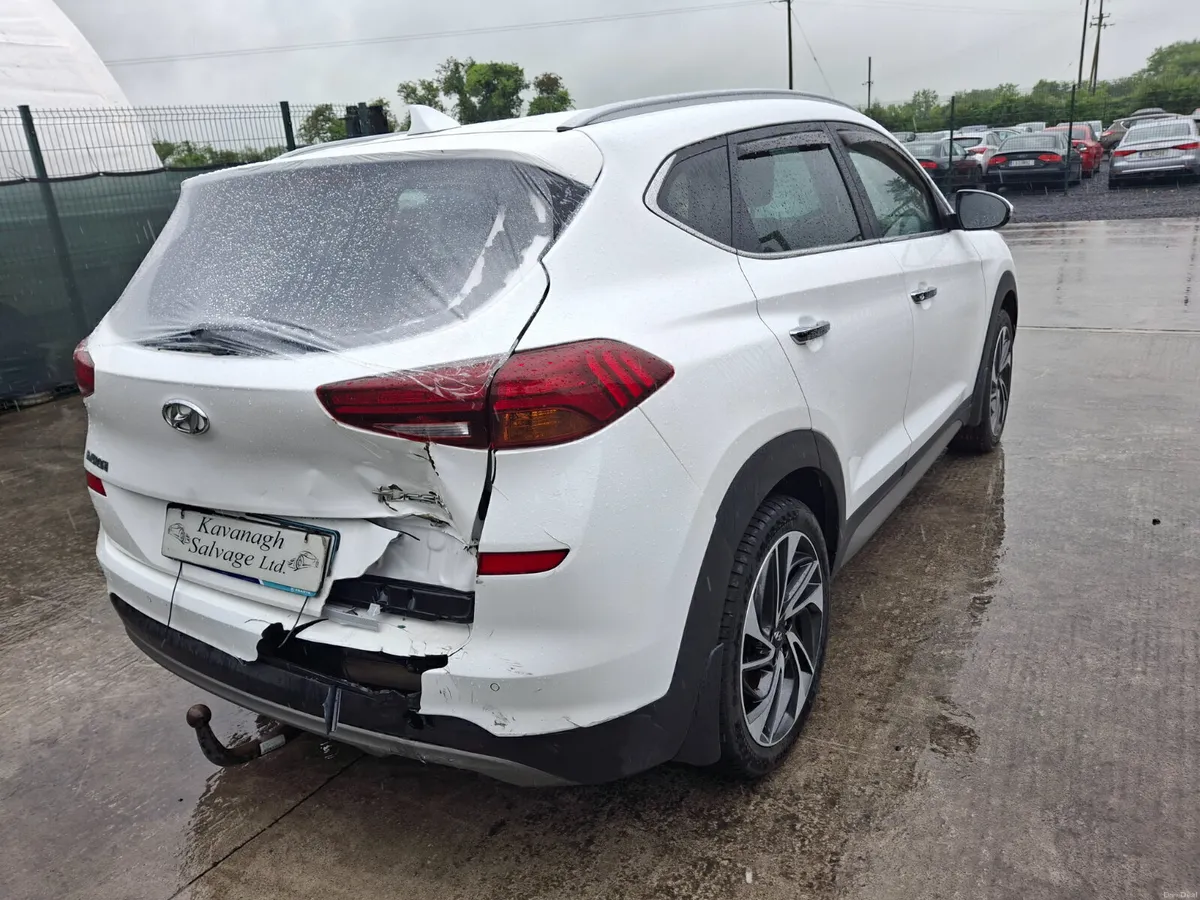 201 Hyundai Tucson 4x4 Automatic - Image 3