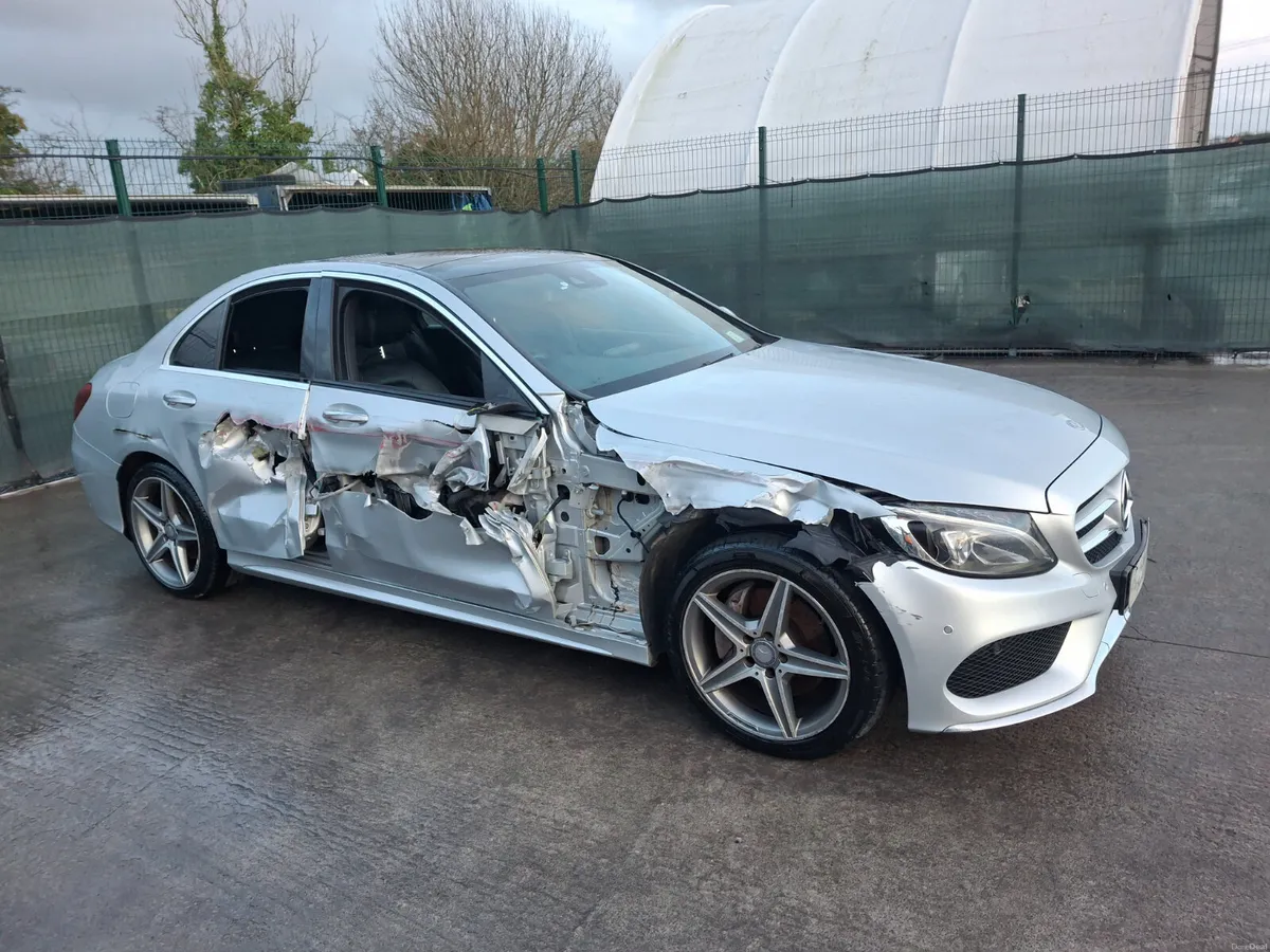 2016 Mercedes 220 C Amg Line Premium - Image 2