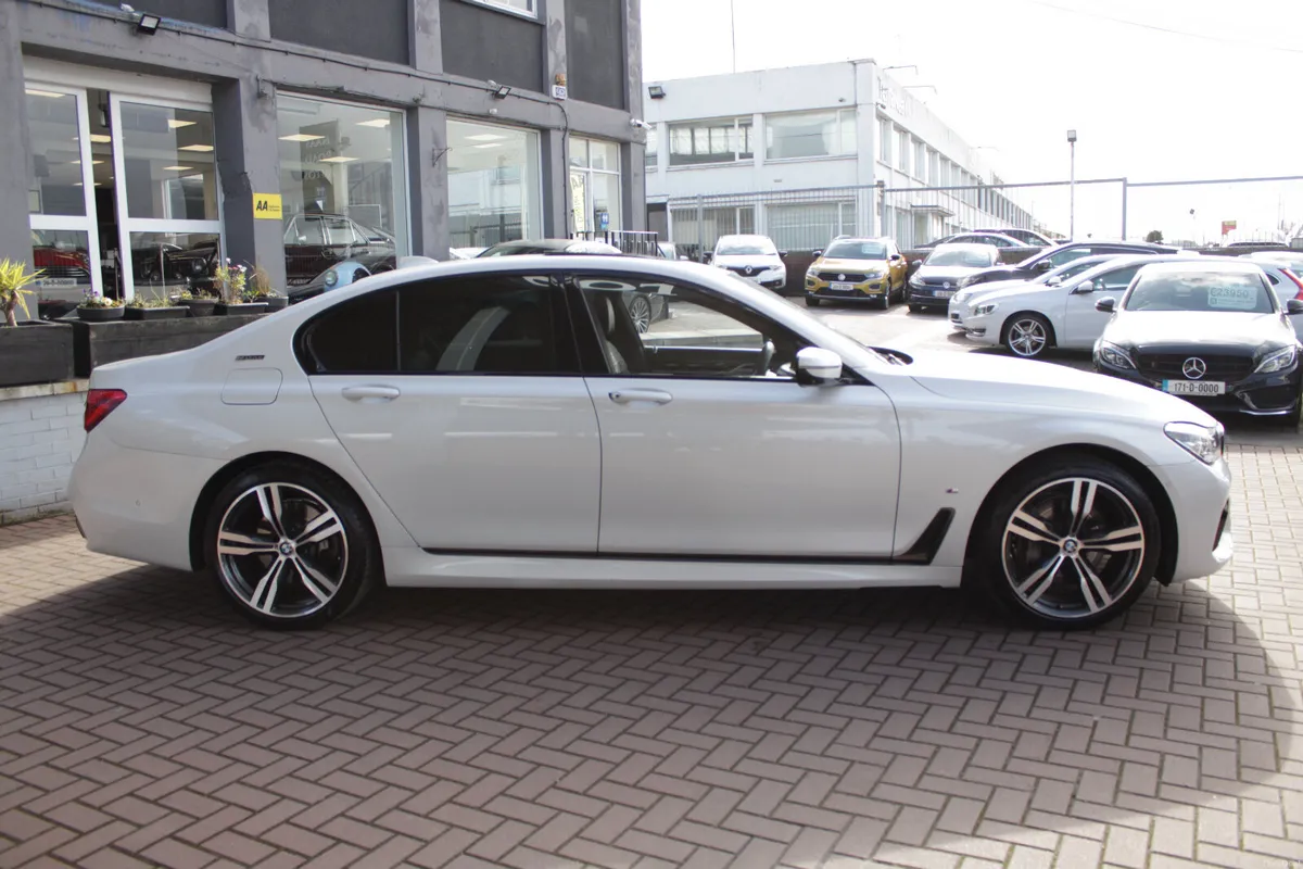 2019 BMW 740E M-SPORT PLUS PLUG-IN HYBRID 4DR AUTO - Image 3