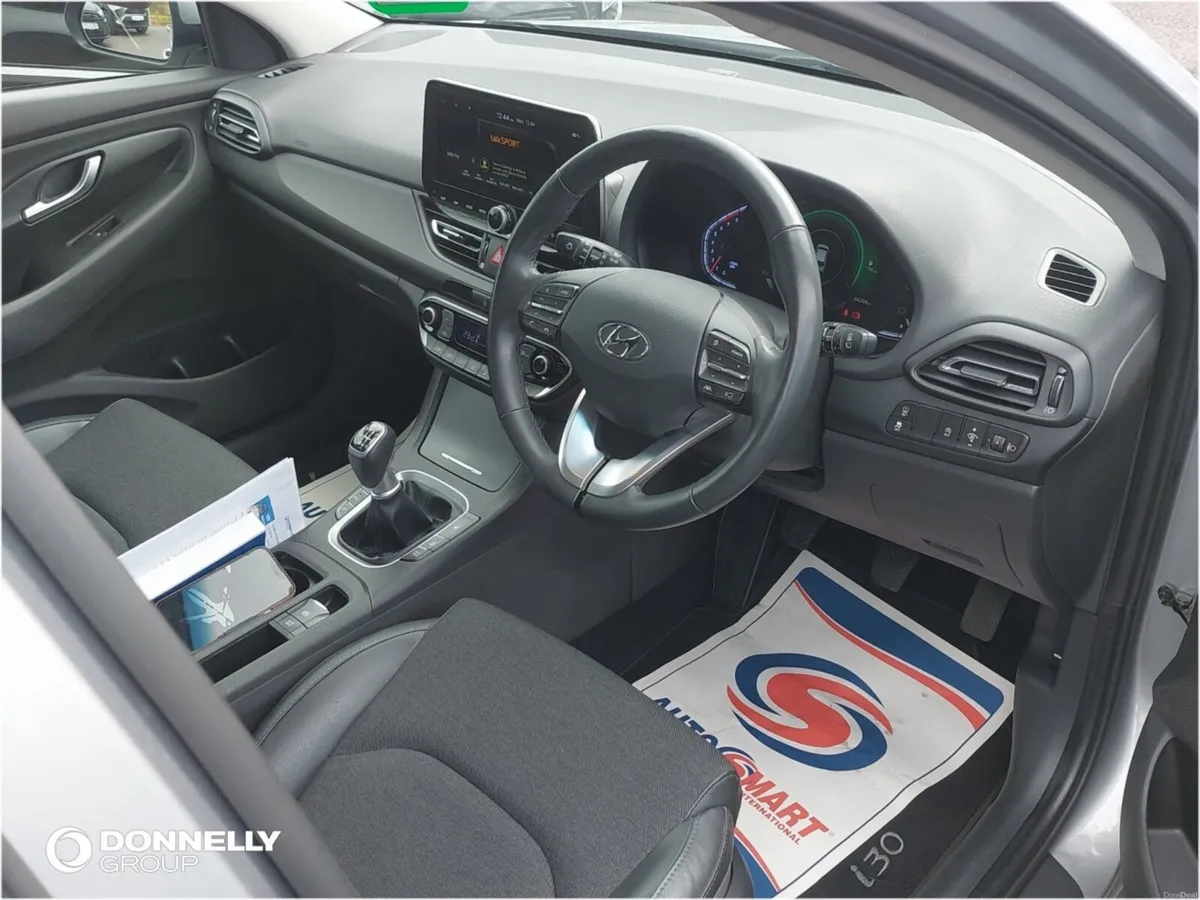 Hyundai i30 Hatchback Premium - Image 4
