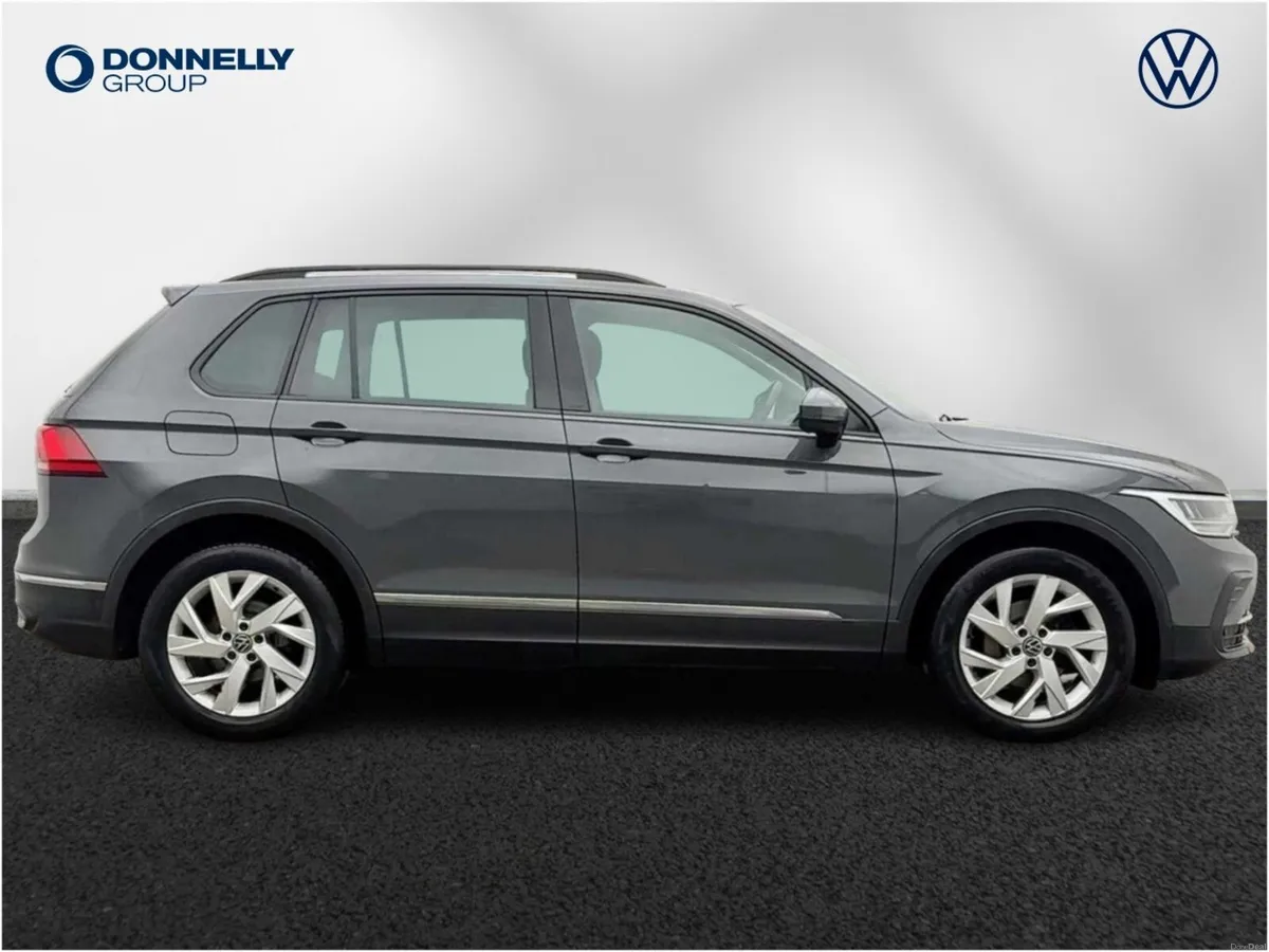 Volkswagen Tiguan Estate Life - Image 4