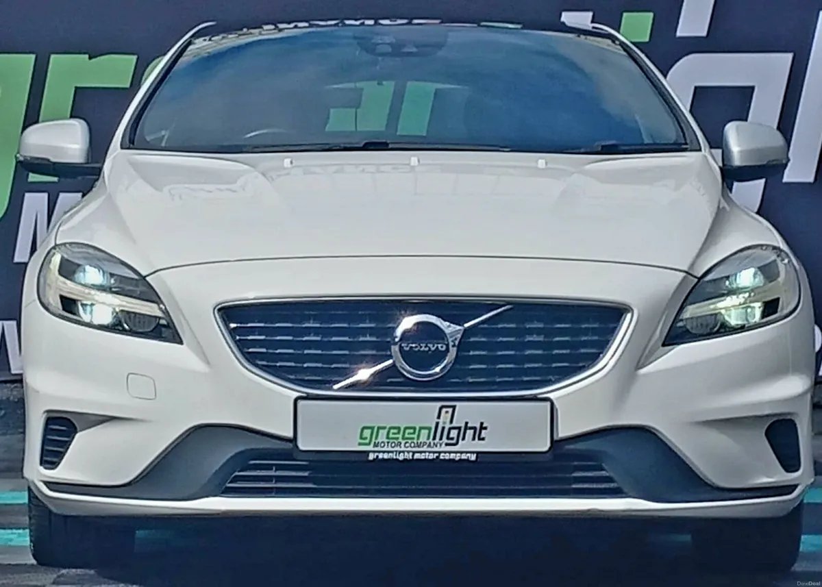 2016 Volvo V40 R Design Automatic Pan Roof - Image 3