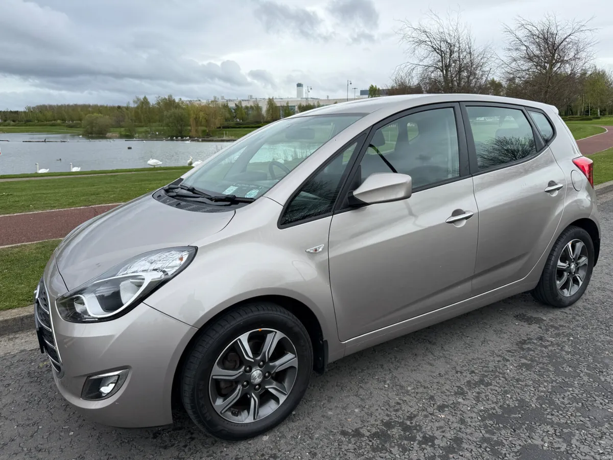 ONE OWNER 33k MILES DELUX MODEL - Image 3