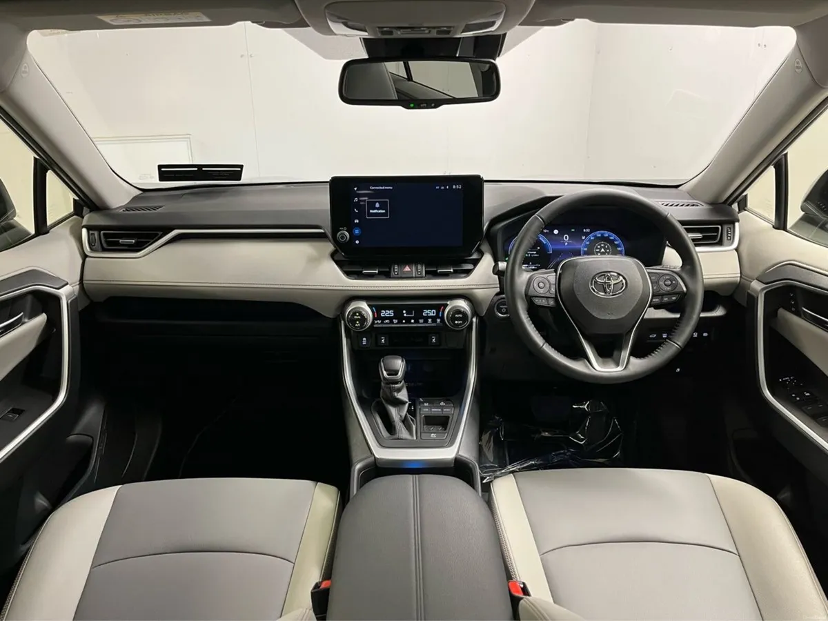 Toyota RAV4 Platinum 2.5 Hybrid - Reversing Camera - Image 4