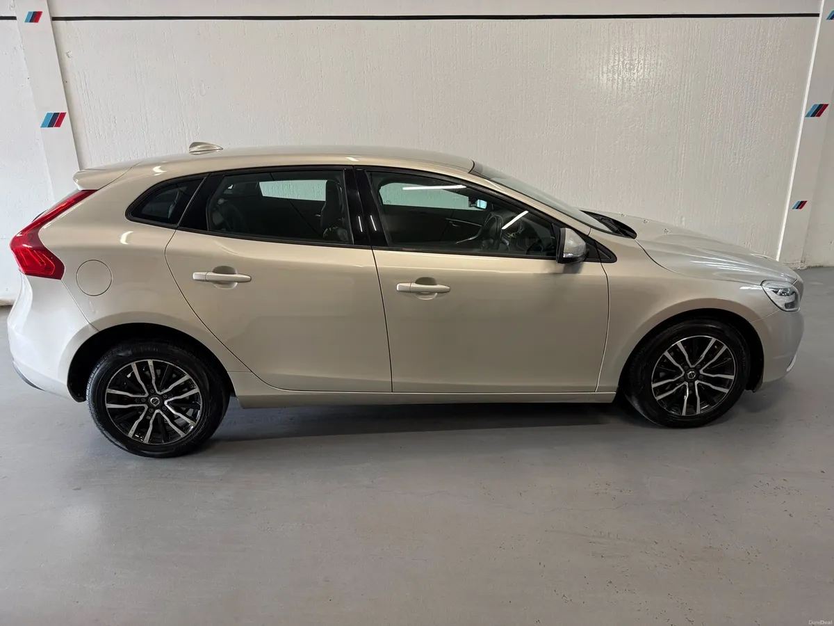 Volvo V40D2 2017 manual,momentum,call 0851463553 - Image 6