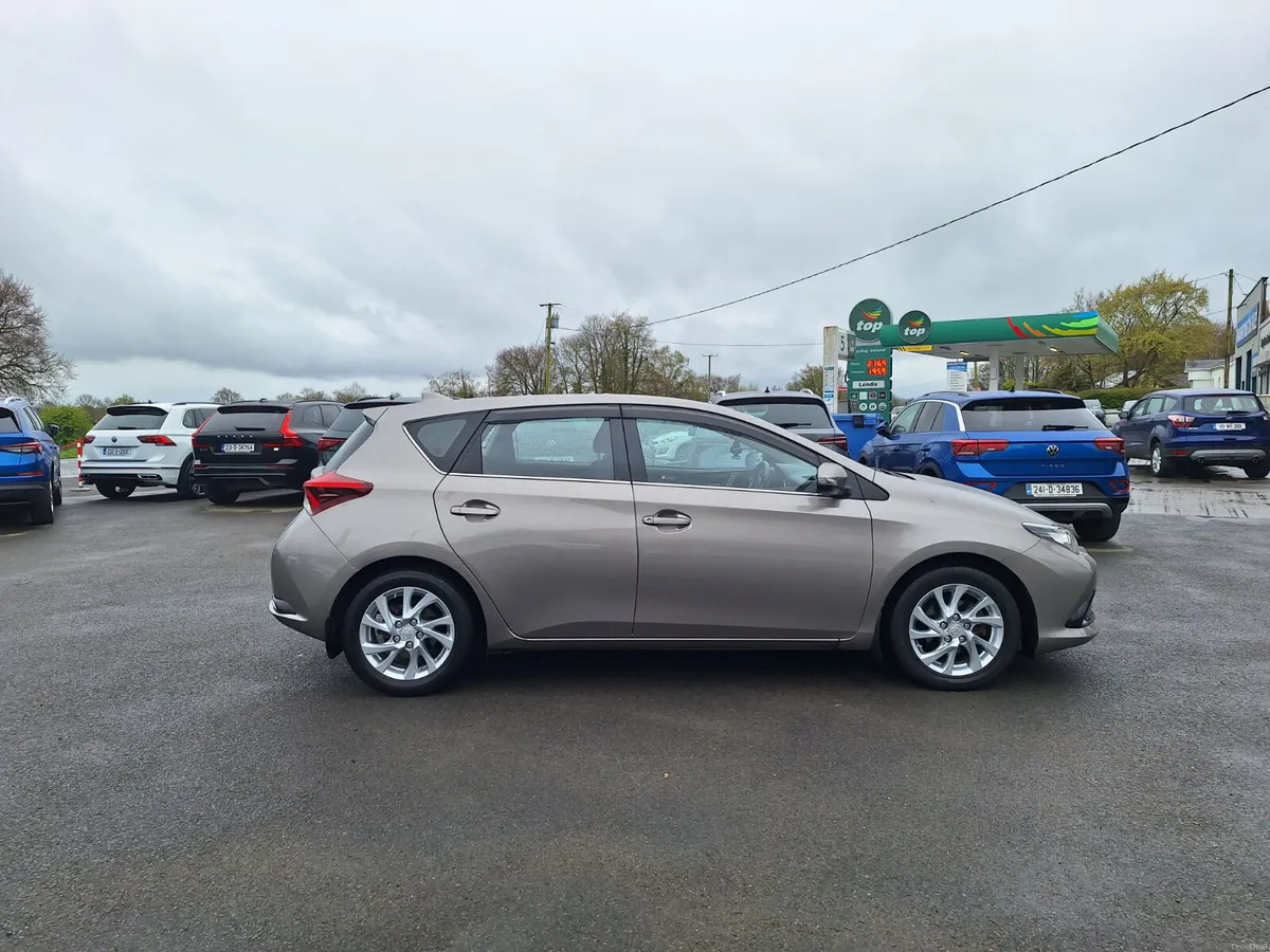 Toyota Auris 1.4 D4D *High Spec/Immaculate - Image 2