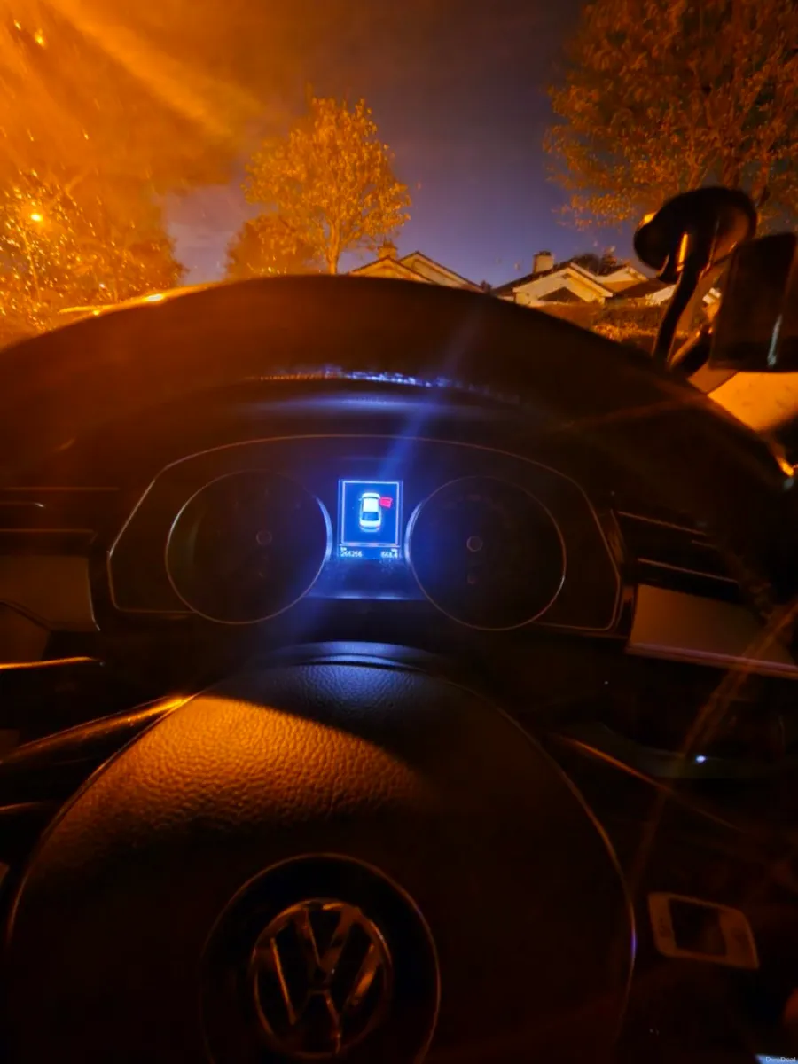 Volkswagen Passat 2016 - Image 3