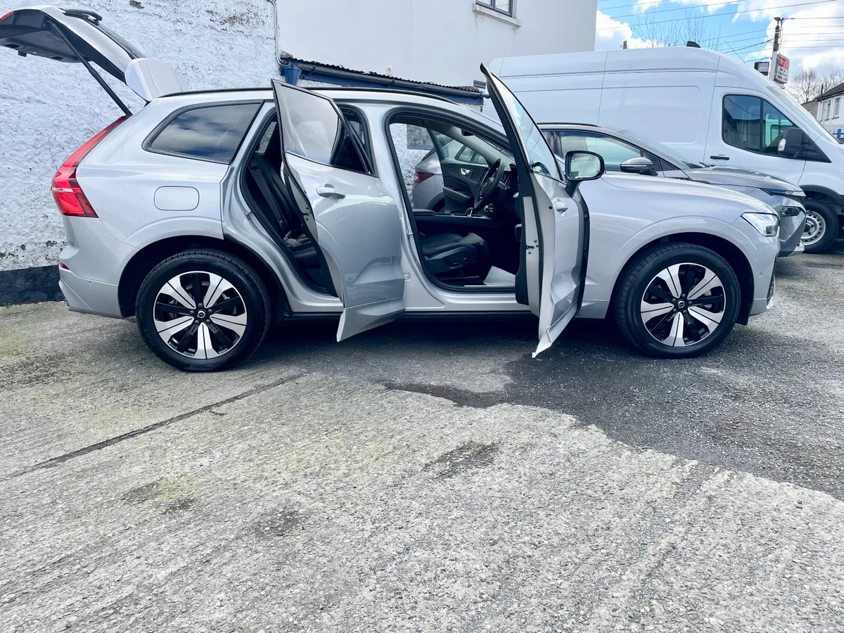 Volvo XC60 T6 Recharge PHEV PlusDark AWD Auto,2023 - Image 3