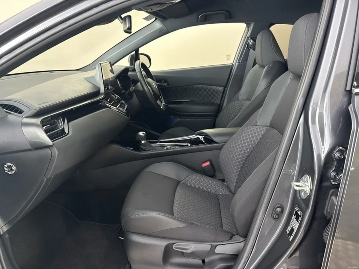 Toyota C-HR HYBRID SPORT - Image 6