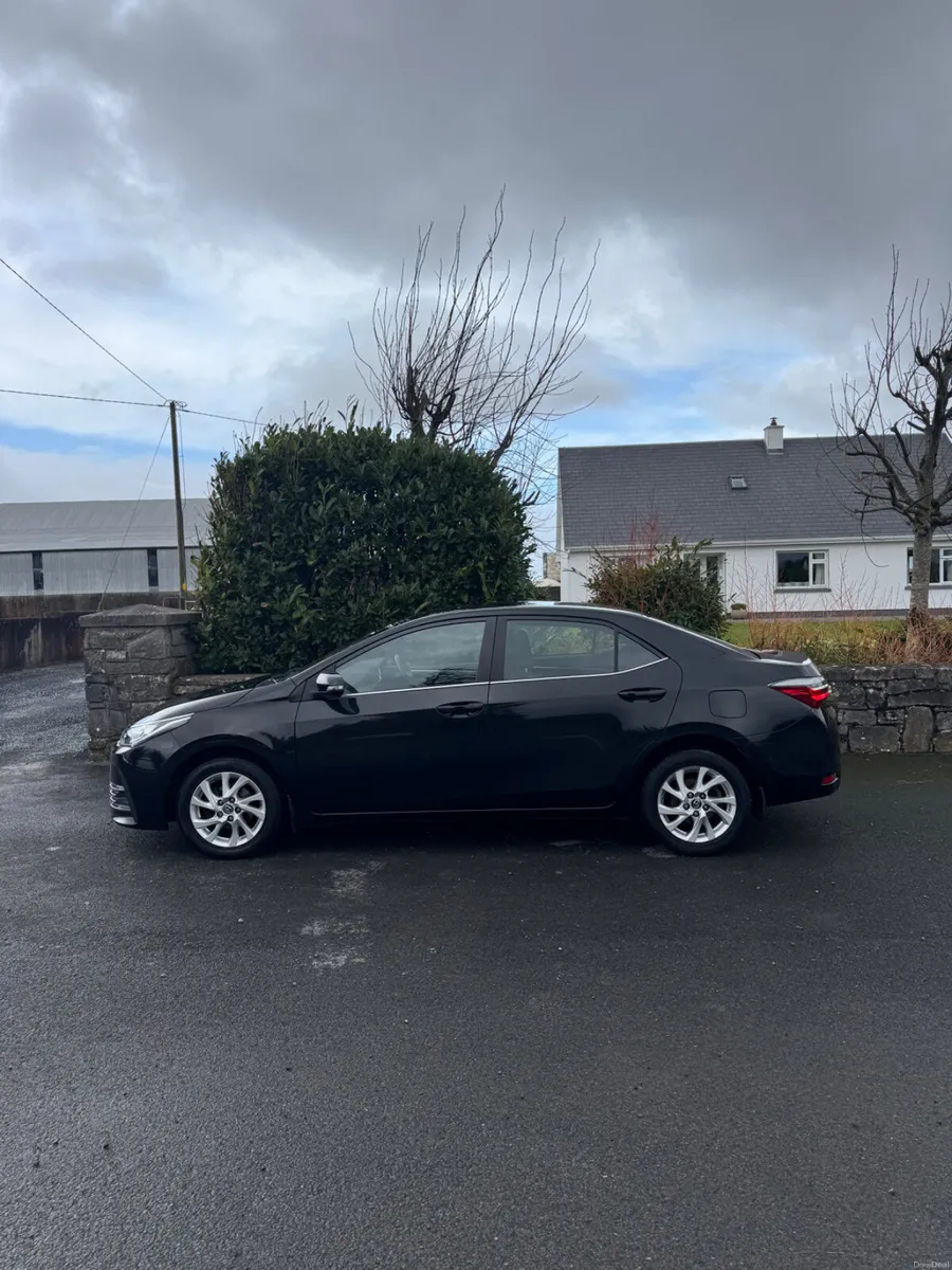 Toyota Corolla 2018 - Image 2