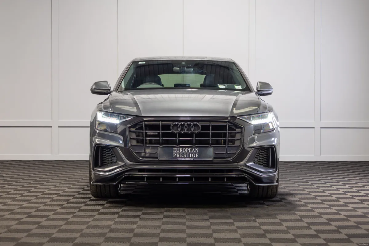 212 Audi Q8 55 TFSIe S-Line Quattro - Image 2