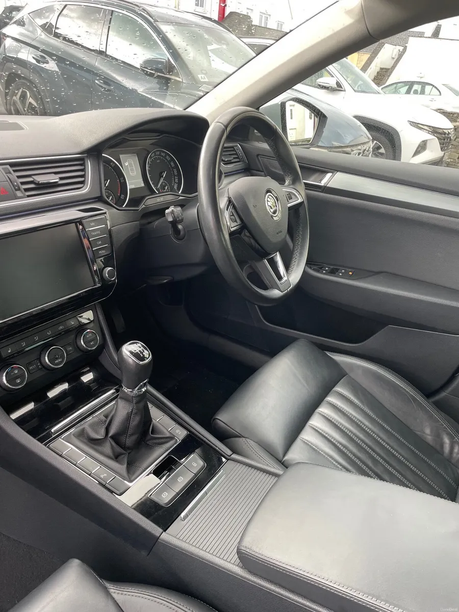 Skoda Superb 2016 - Image 4