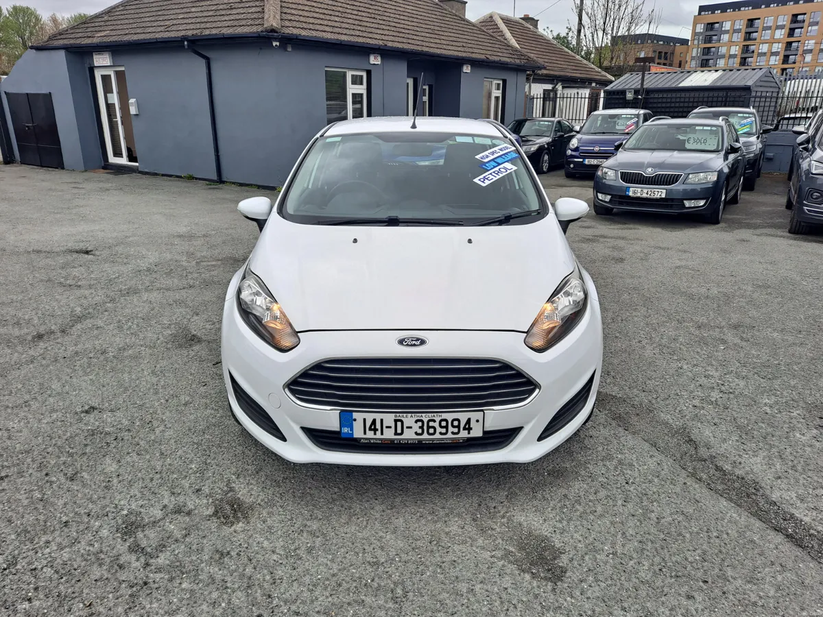 Ford Fiesta 2014 EXCEPTIONALLY LOW KMS ZETEC 5DR - Image 3