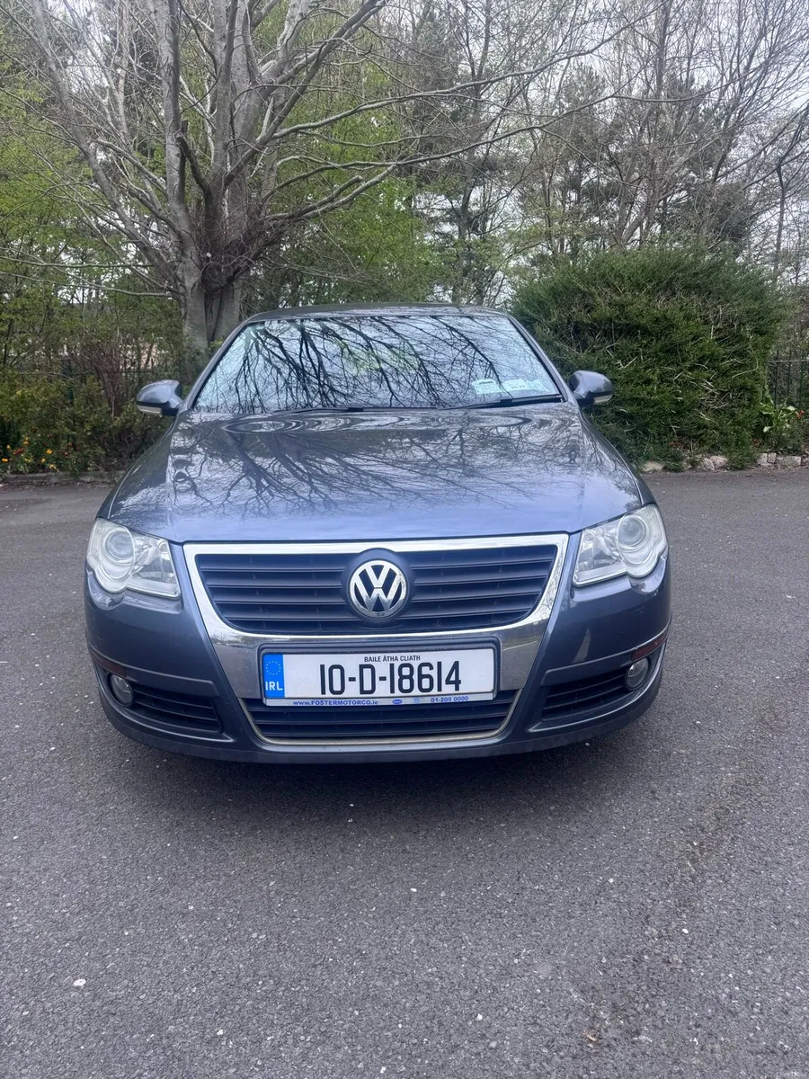 2010 Volkswagen Passat - Image 1