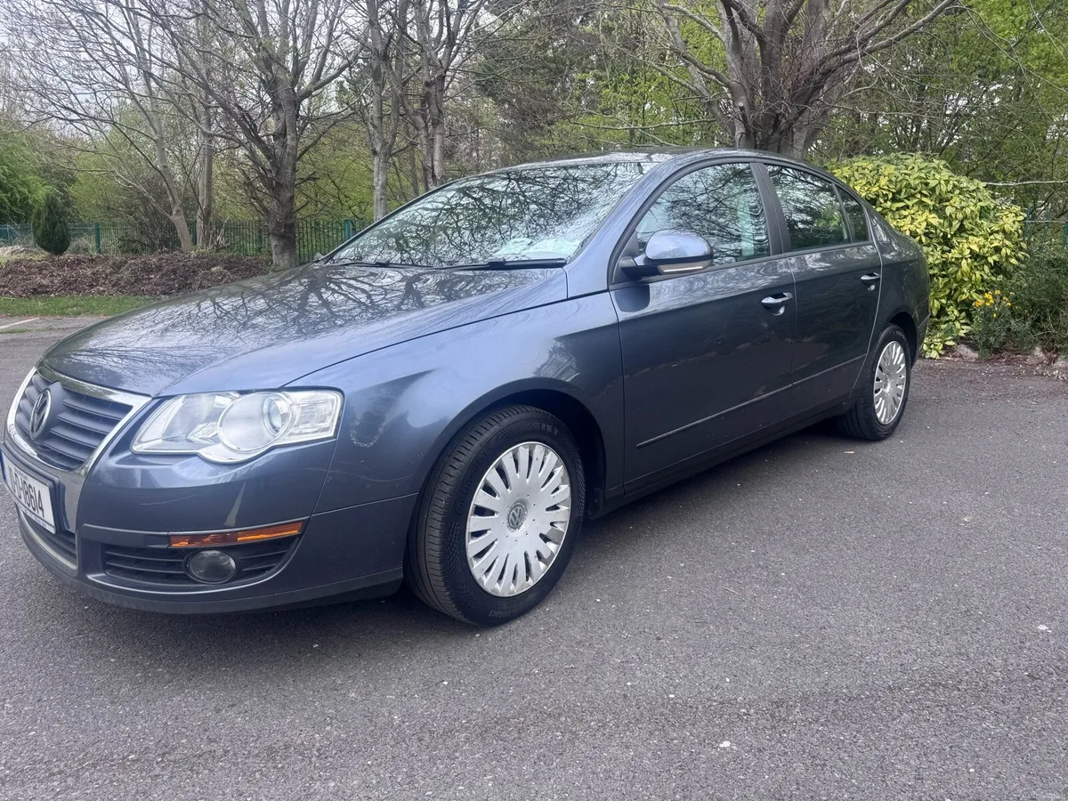 2010 Volkswagen Passat - Image 3