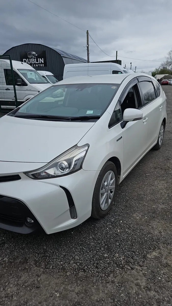 Toyota Prius Alpha  push start  56000 km - Image 3