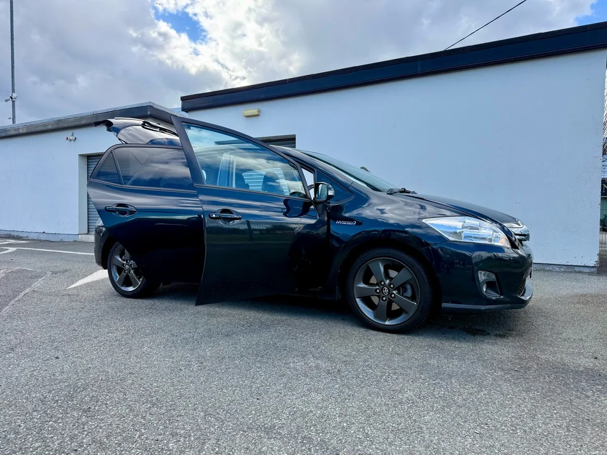 toyota auris - Image 1