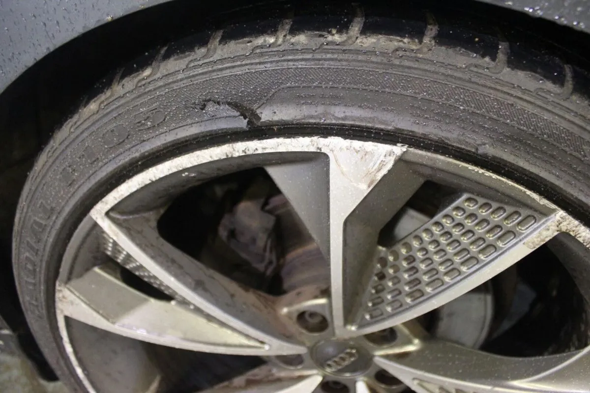 Audi A4 AVANT 2.0TDI 150HP S-Line - TENDER 30 - EN - Image 4