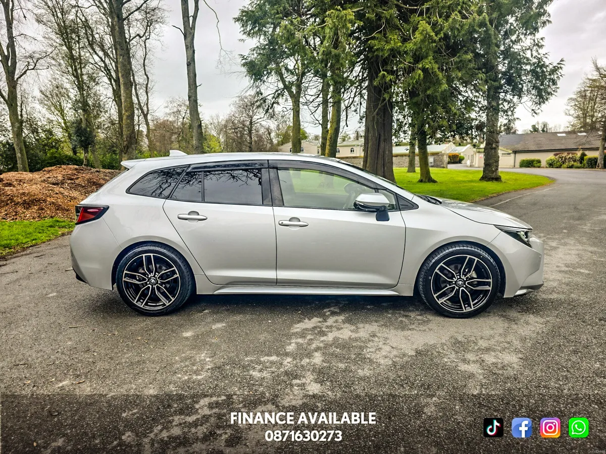 Toyota Corolla 1.8 Hybrid Luna Touring Sports - Image 4