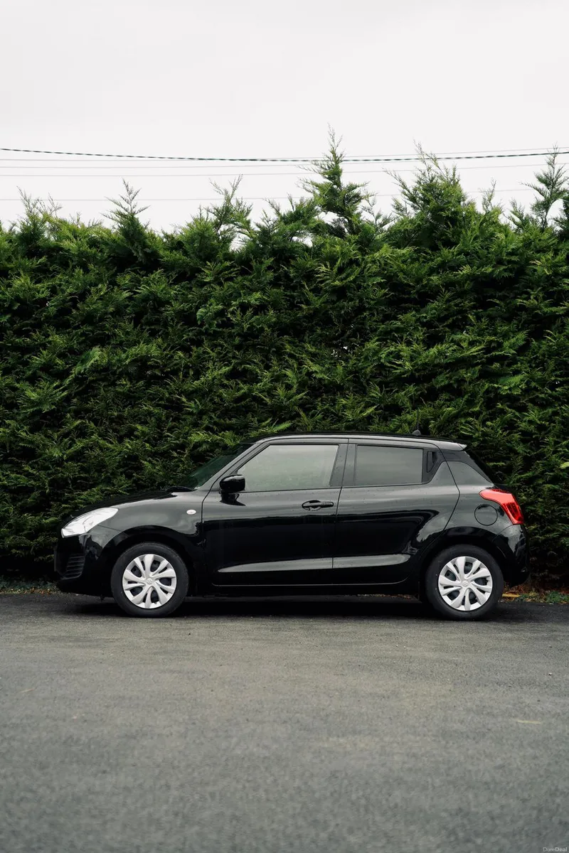 2022 Suzuki Swift 1.2 With Apple Carplay - Image 2