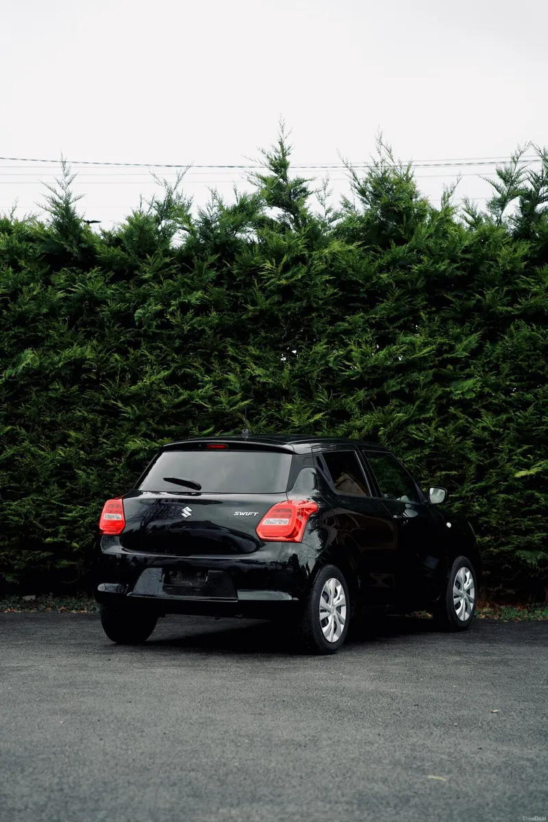 2022 Suzuki Swift 1.2 With Apple Carplay - Image 4