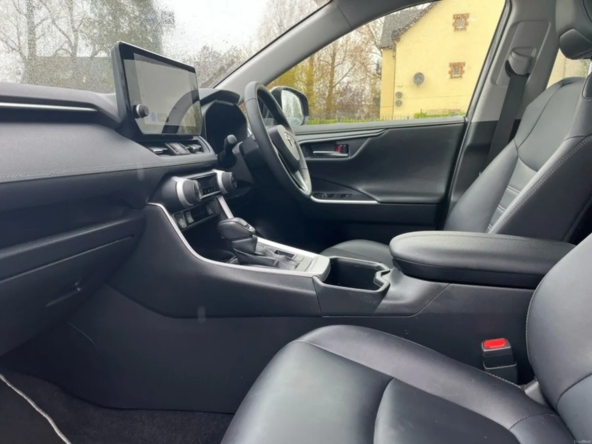 Toyota RAV4 HYBRID SOL - Image 6