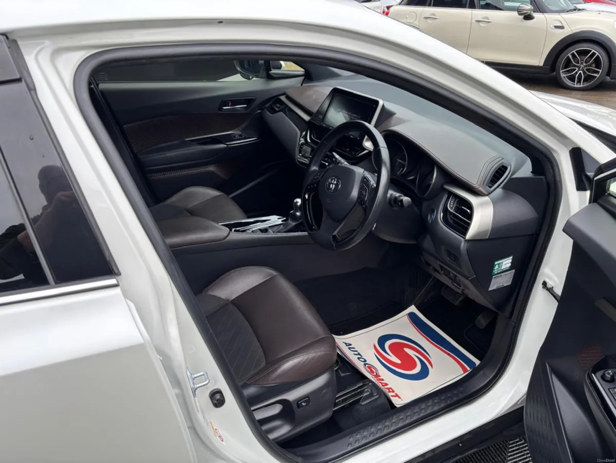 Toyota C-HR Toyota CHR 1.8 self charging hybrid, l - Image 4