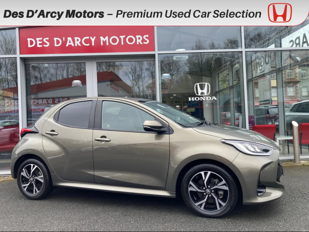 Toyota Yaris DESIGN HEV CVT IMMACULATE CONDITION - Image 3