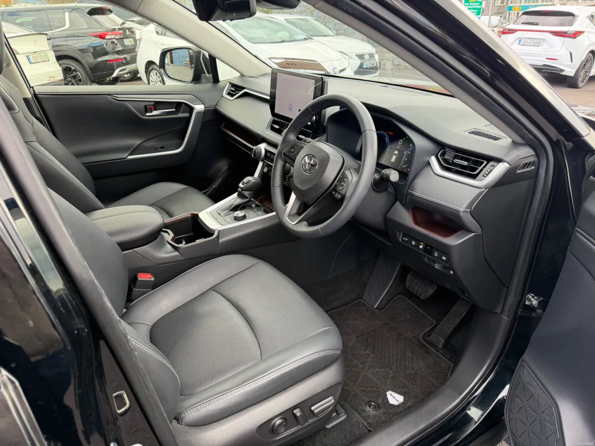 4X4 - Platinum TRD - New model - Image 2