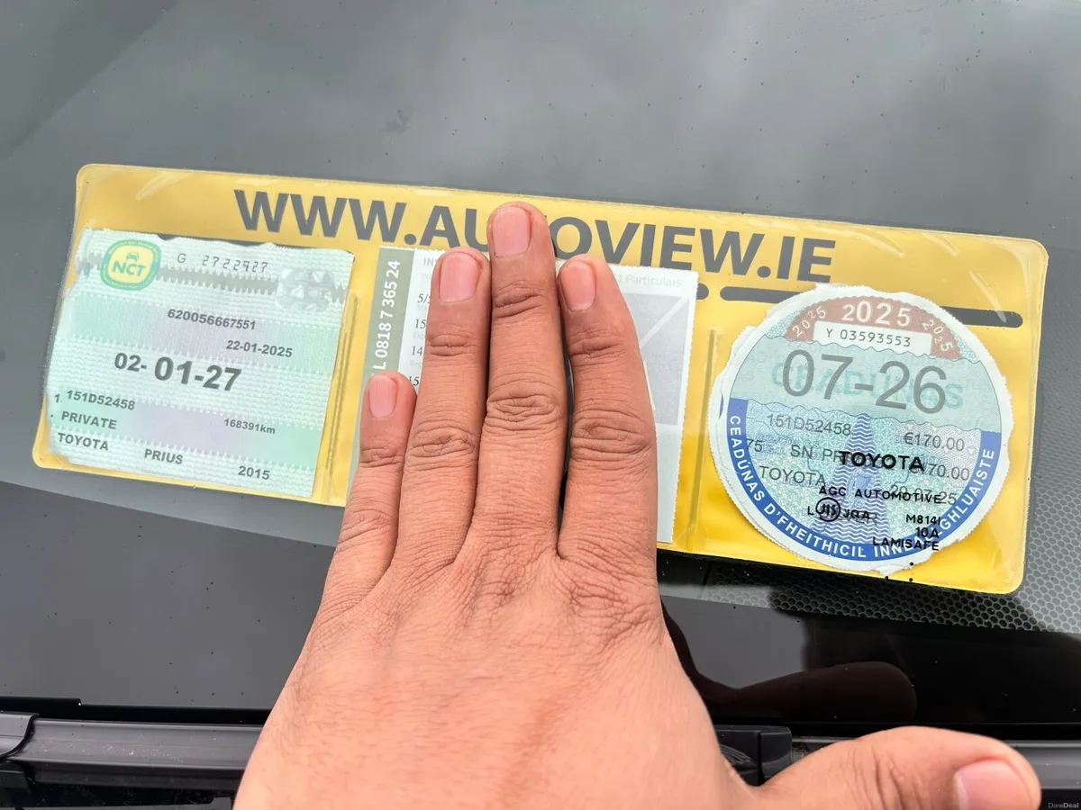 2015 Toyota Prius Alpha - Image 2