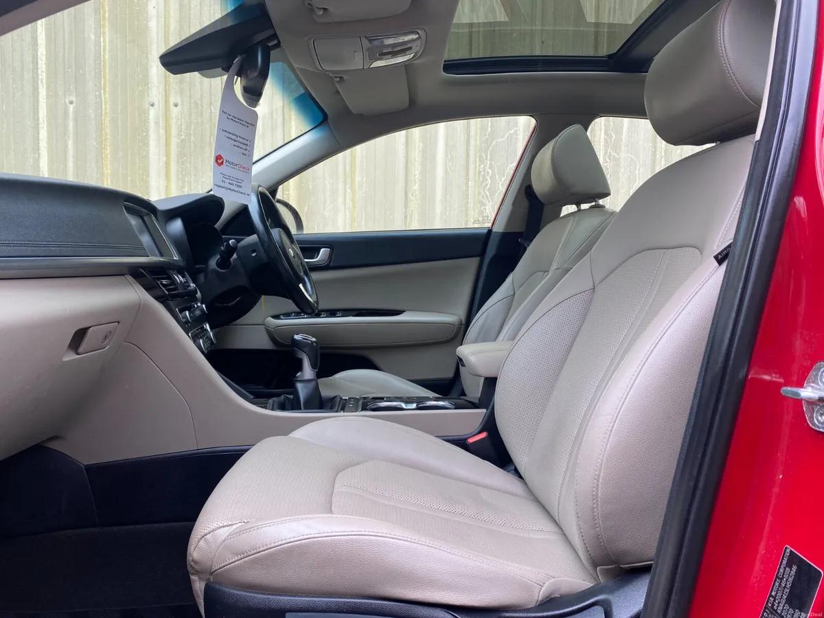 Kia Optima 2019//PAN ROOF//LEATHER//SAT NAV/// - Image 4