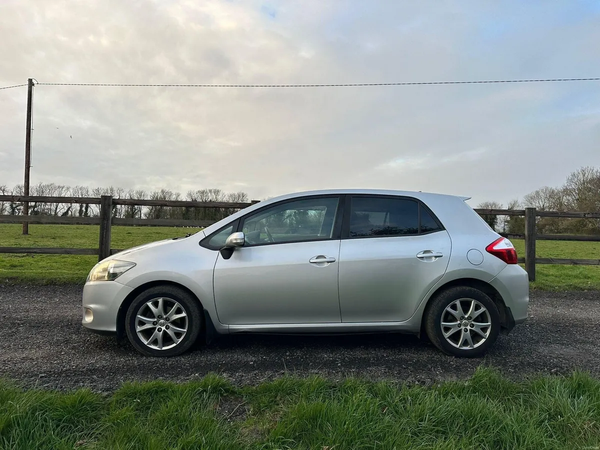 Toyota Auris 2012 Automatic - Image 3