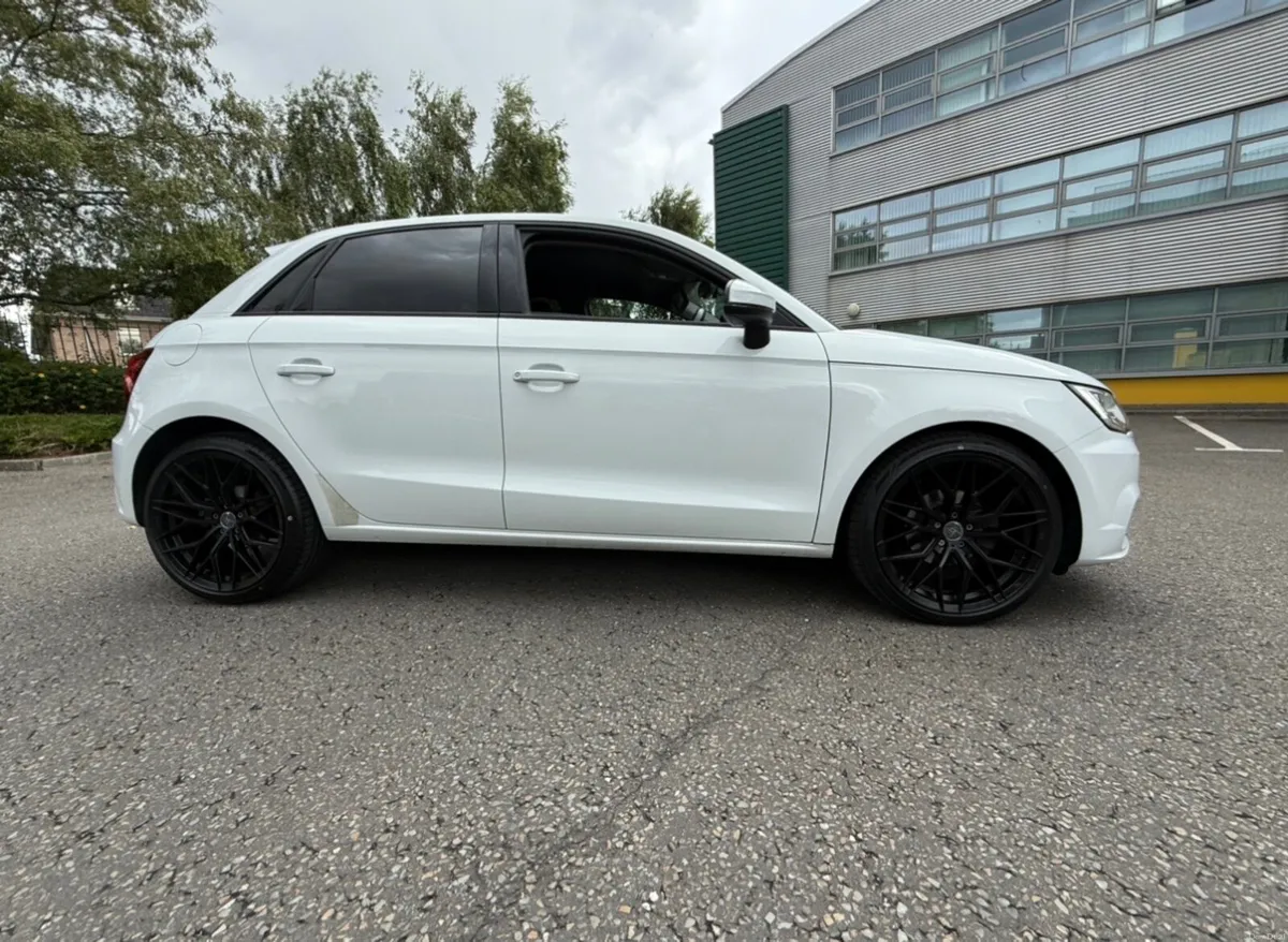 Audi A1 1.0 TFSI DSG Auto - Image 3