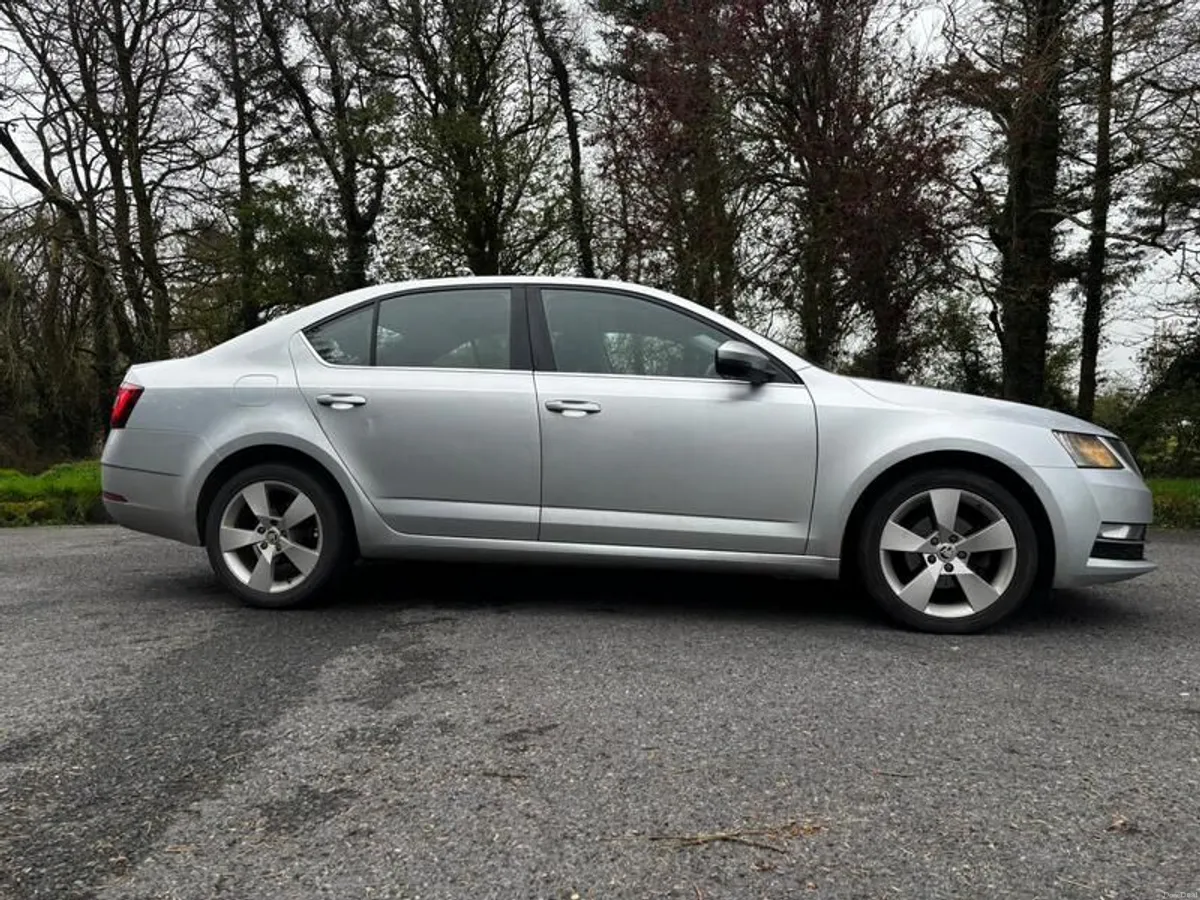 2017 Skoda Octavia - Image 2