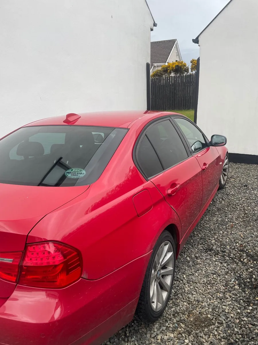 BMW 3-Series 2009 - Image 1