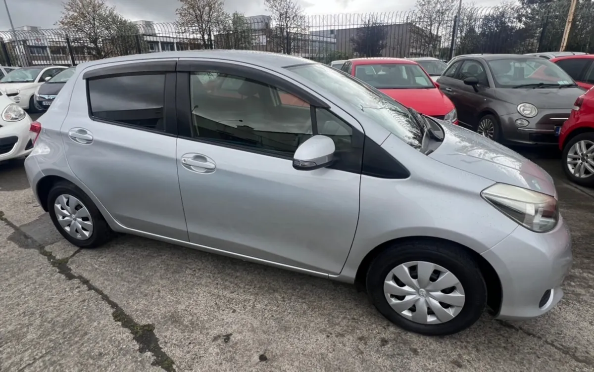 Toyota Vitz 2014 Automatic/immobilizer/ push start - Image 4
