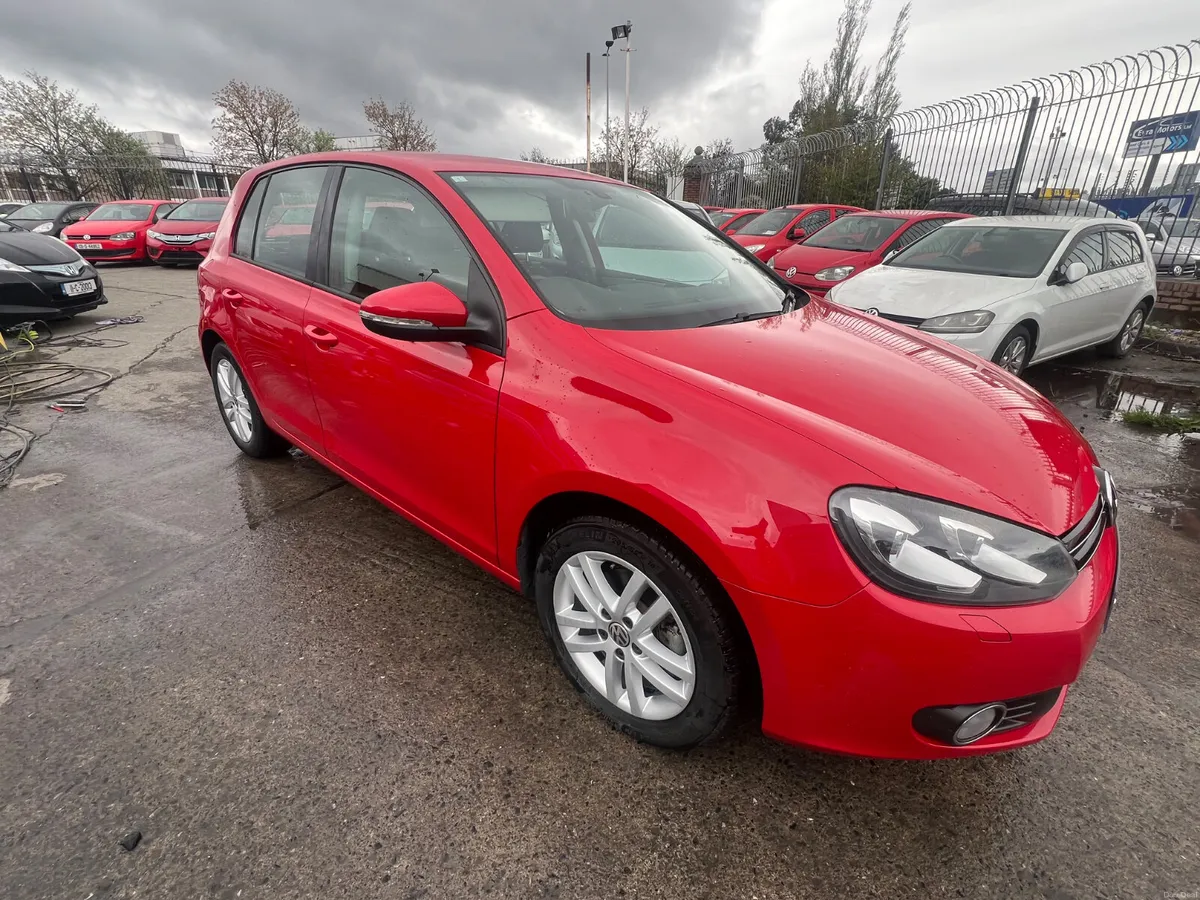 Volkswagen Golf 2013 Automatic/ only 54k km - Image 2