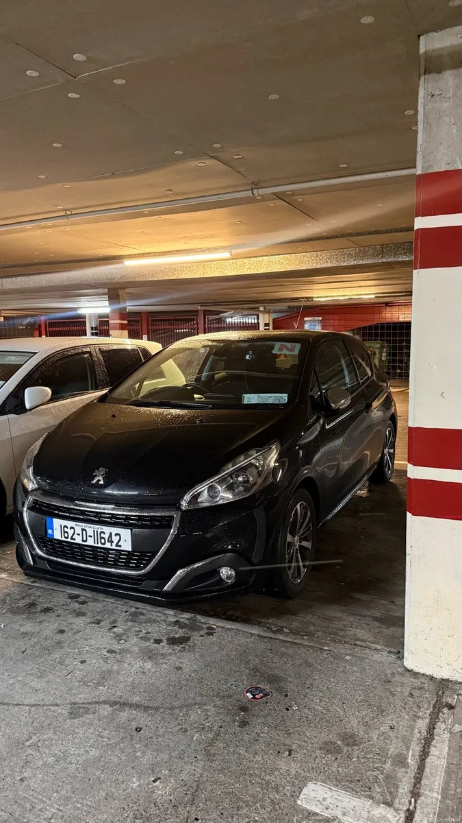 2016 Peugeot 208 - only 32,000 KM - Like New - Image 2