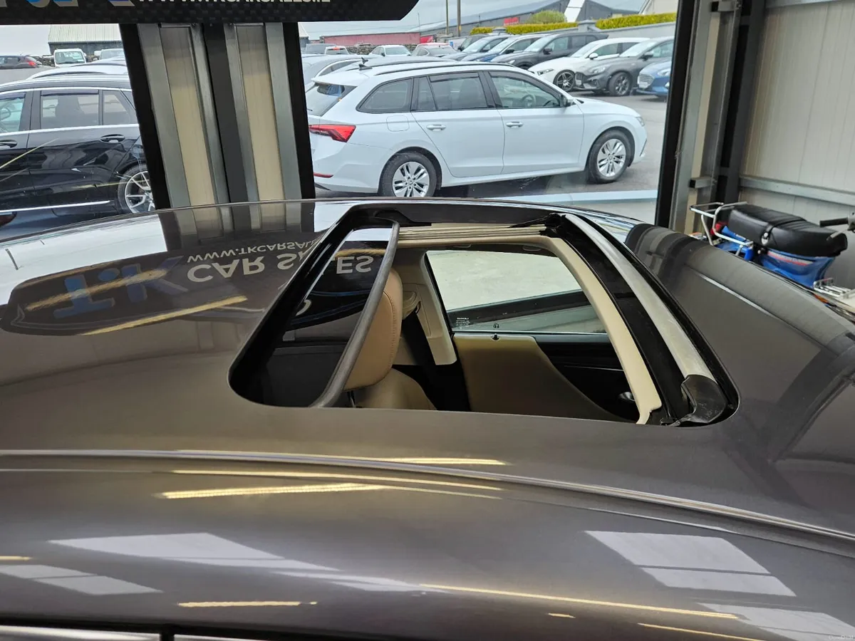 19 LEXUS ES 300H EXECUTIVE HYBRID - Image 3