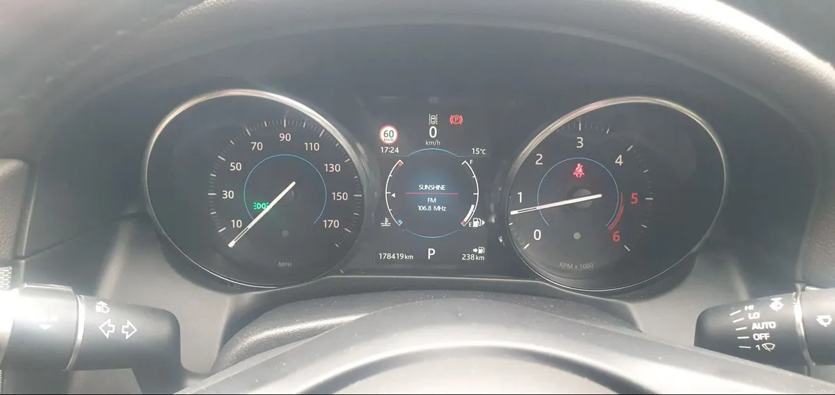 Jaguar XF 2017 automatic 2.0d - Image 6