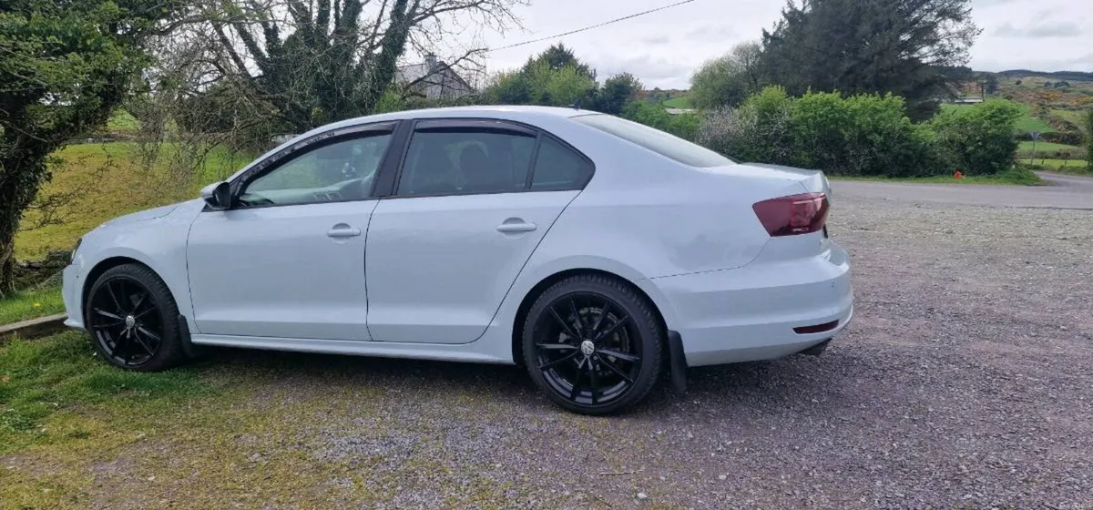Volkswagen Jetta 2018 - Image 3