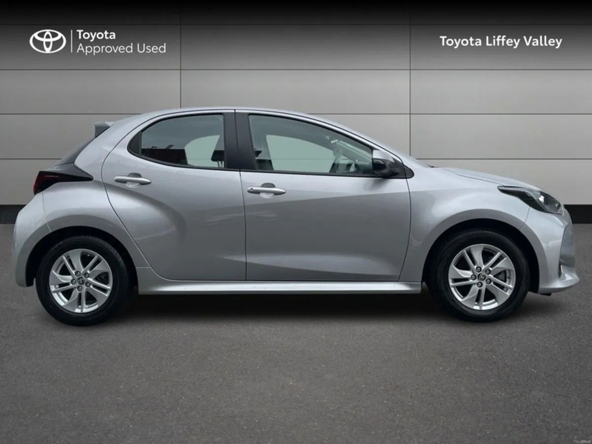 Toyota Yaris HYBRID LUNA 4DR AUTO - Image 3