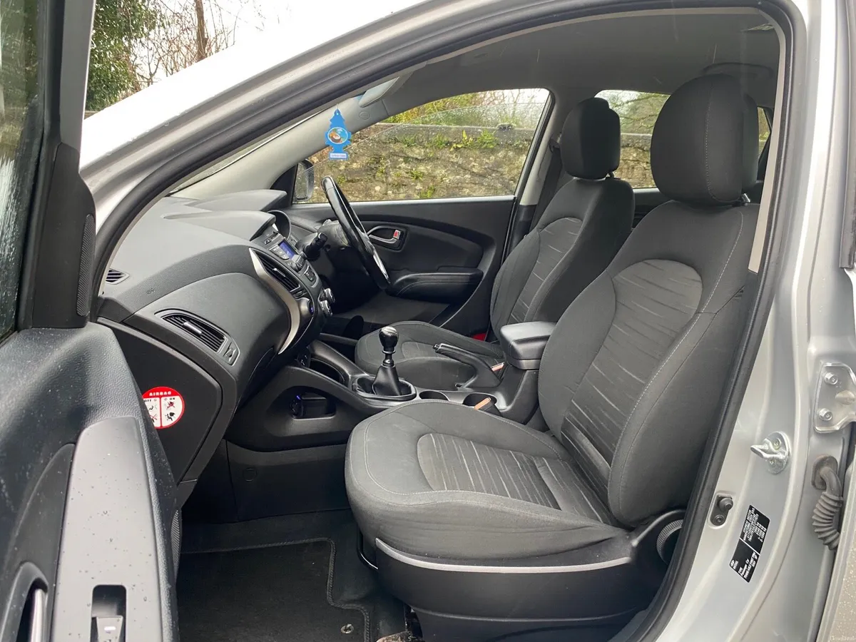 152 HYUNDAI Ix35 NCT 5/27 TAXED 6/26 - Image 3