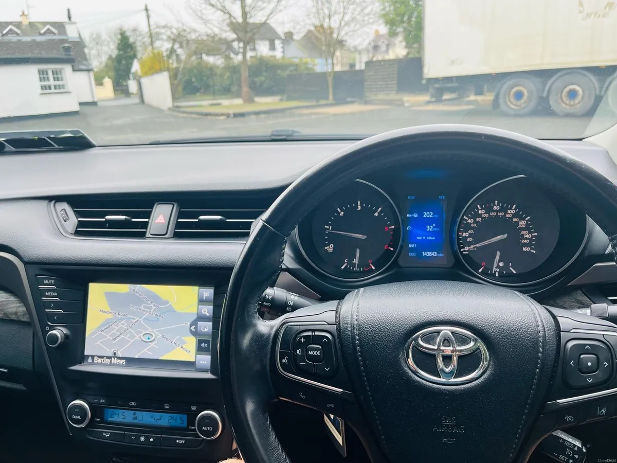 Toyota Avensis Excel 2.0 D4D 143 - Top of Range - Image 4