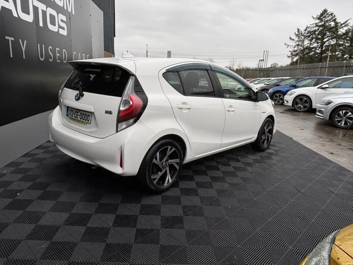 Toyota Aqua Toyota Aqua - Image 2