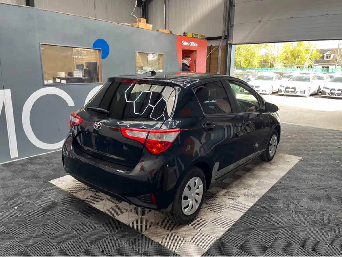 Toyota Vitz €9950! 2018 TOYOTA VITZ F 1.0 AUTOMATI - Image 2