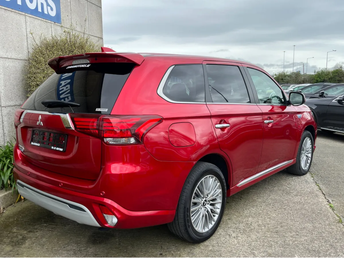 Mitsubishi Outlander G 4WD PLUS PHEV PLUG IN HYBRI - Image 4